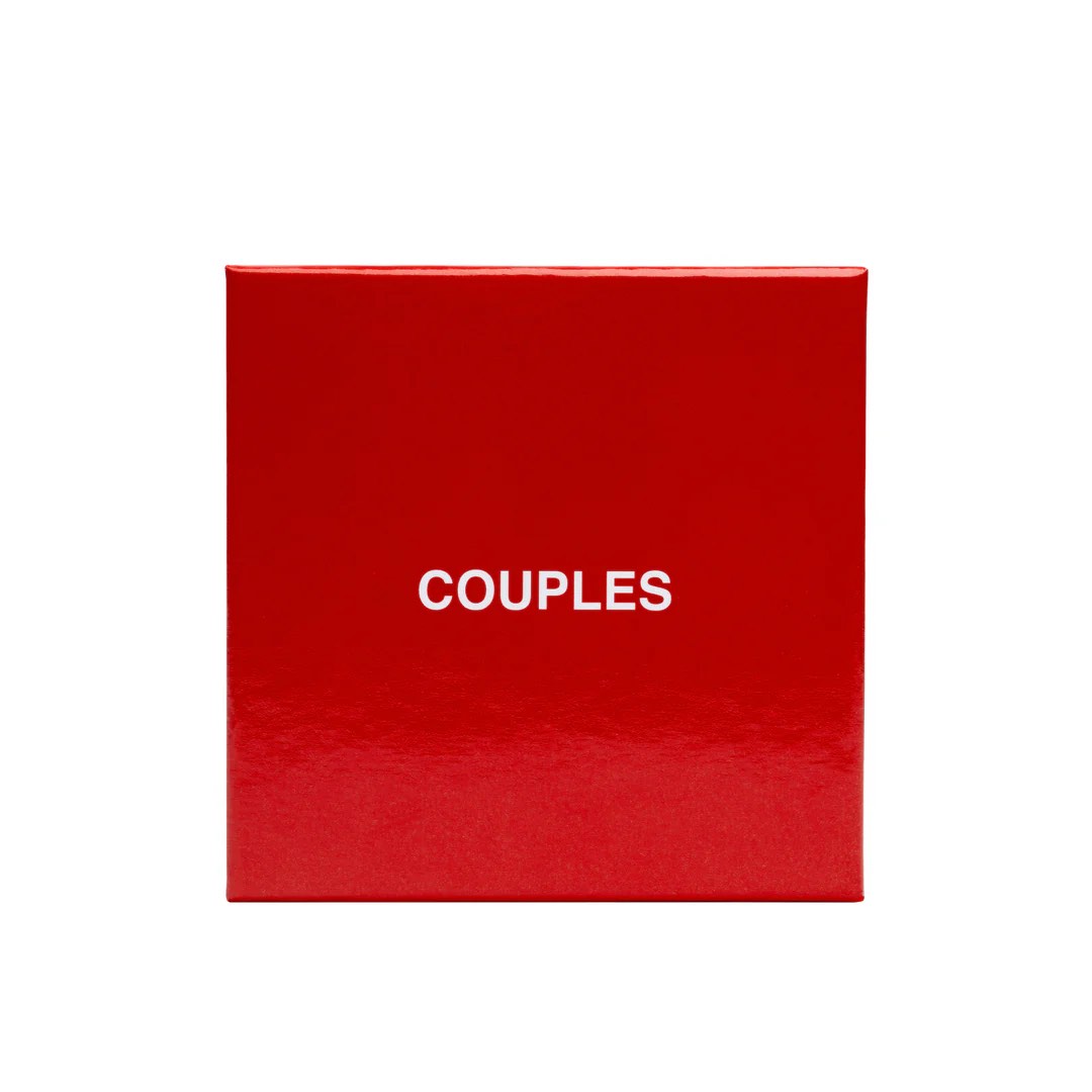 a red box with the word couples on it